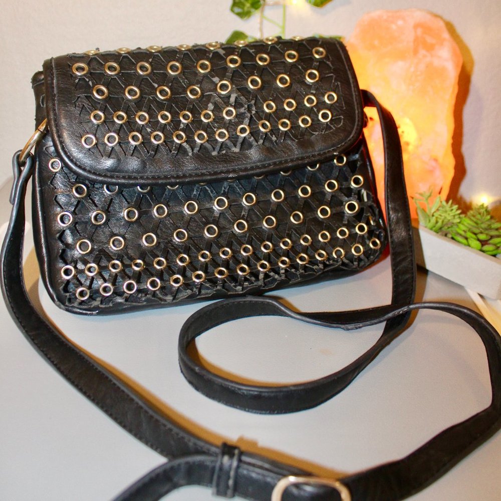 ♡ LEATHER SATCHEL W/ EYELETS ♡